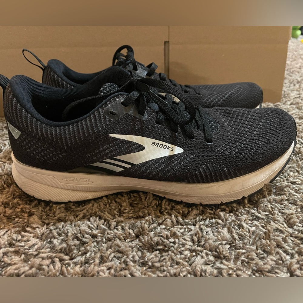 Brooks Women’s Revel 5 Running Shoes size 9.5